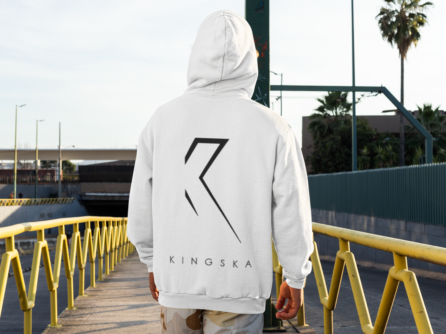 Bluza biała logo na plecach Kingska unisex