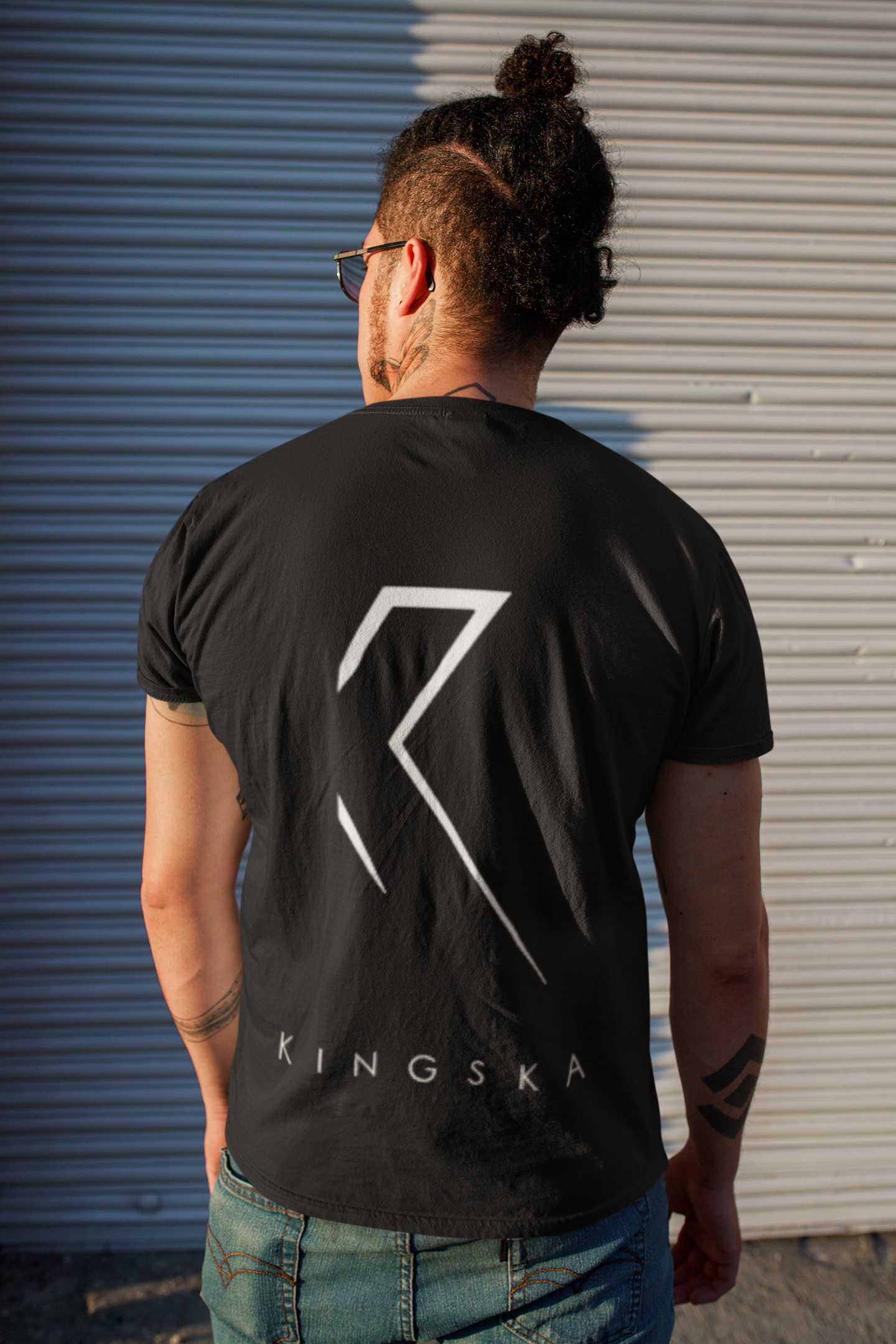 T-shirt czarny Kingska logo plecy unisex