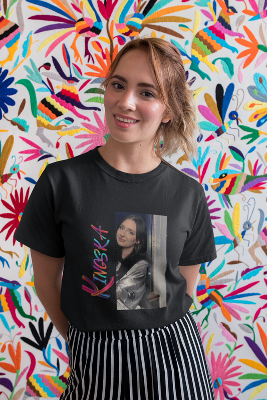 T-shirt dziecięcy czarny logo pionowe foto Kingska 2
